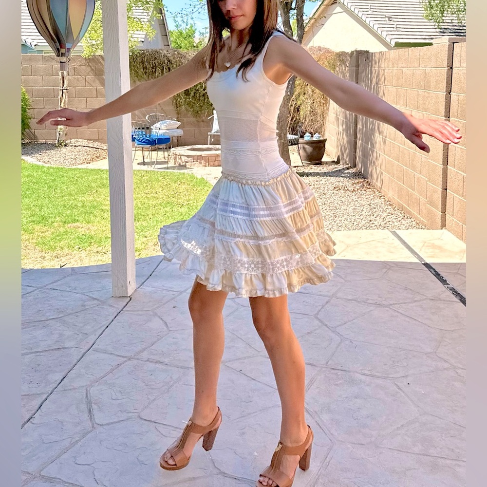Vintage Bebe Illusion Knit Drop Waist
Lace Ruffle Dress White Cream S
